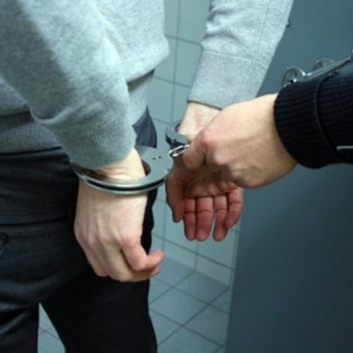 Bărbat reținut în Brașov pentru tâlhărie după un incident într-un centru comercial