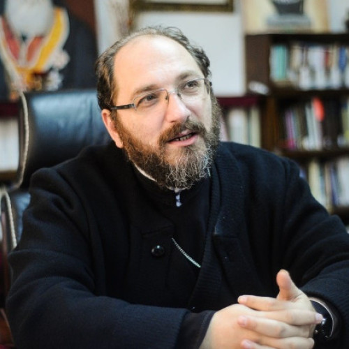 Părintele Constantin Necula critică sistemul judiciar la o dezbatere în penitenciar