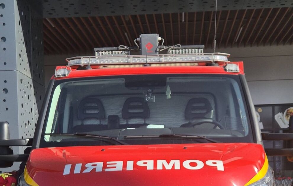 Scurtcircuit într-un apartament, fără pericol pentru locatari