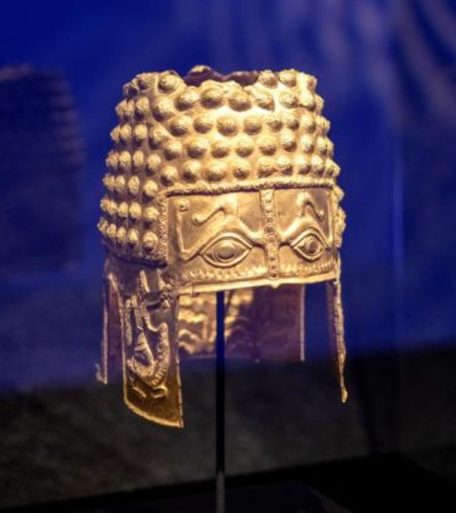 Brățările de aur și coiful furat de la Muzeul Drents: ultimele detalii despre anchetă