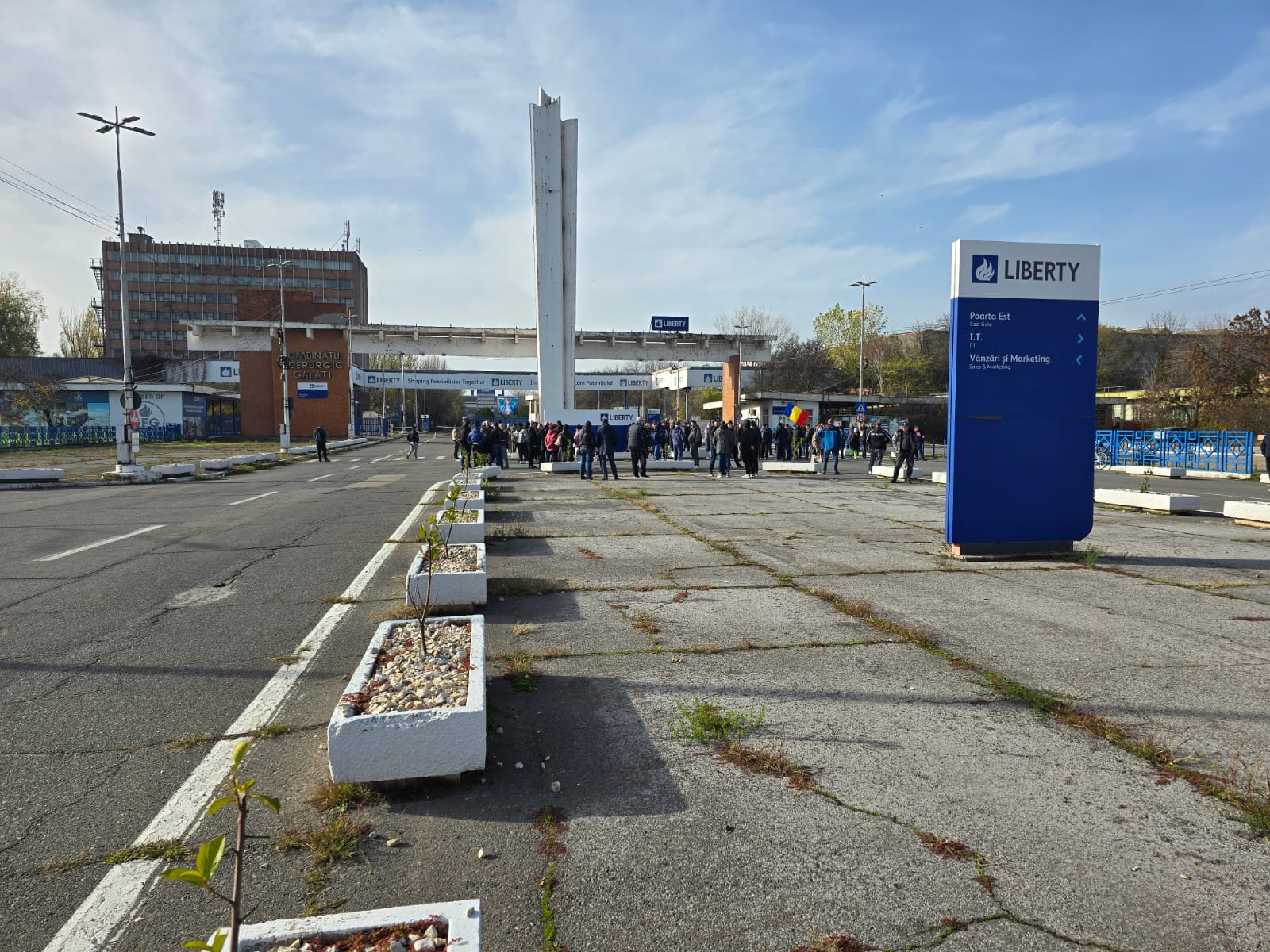 Guvernul aprobă fonduri pentru salariile siderurgiștilor din Galați