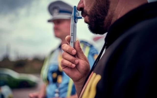 Polițiștii din Brașov opresc un șofer drogat pe Calea Feldioarei