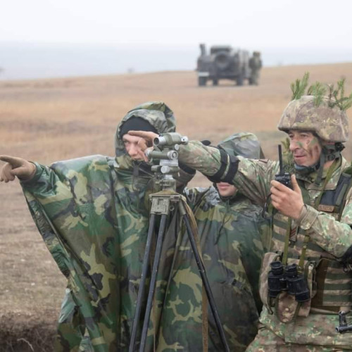 Militarii români și moldoveni se antrenează împreună în cadrul unei acțiuni de instruire în Smârdan