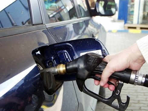 Guvernul anunță reducerea prețului motorinei cu 30 de bani pe litru