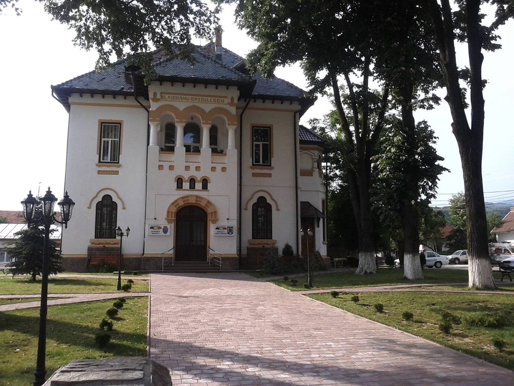 Consilier din Primăria Novaci, acuzat de corupție și conflicte de interese