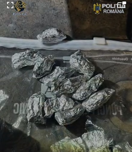 Percheziții la Giurgiu: Doi tineri acuzați de trafic de droguri