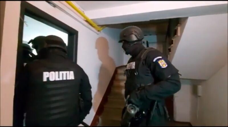 Șapte tineri sechestrați într-o petrecere din Hunedoara