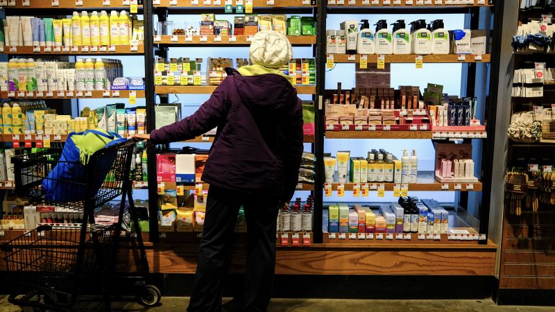 Vânzările cu amănuntul au crescut mai mult decât se aștepta în februarie