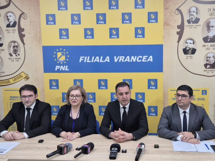 Liberalii din Vrancea acuză nereguli la balastarea drumului județean 205J