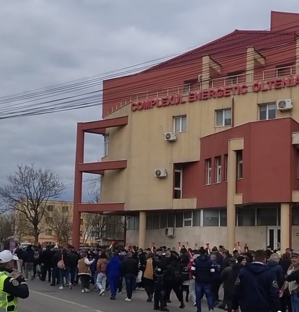 Angajați de la Complexul Energetic Oltenia s-au autodenunțat pentru mită