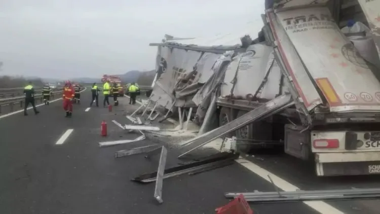 Accident grav între două autotrenuri în Sânnicoară, pompierii intervin rapid