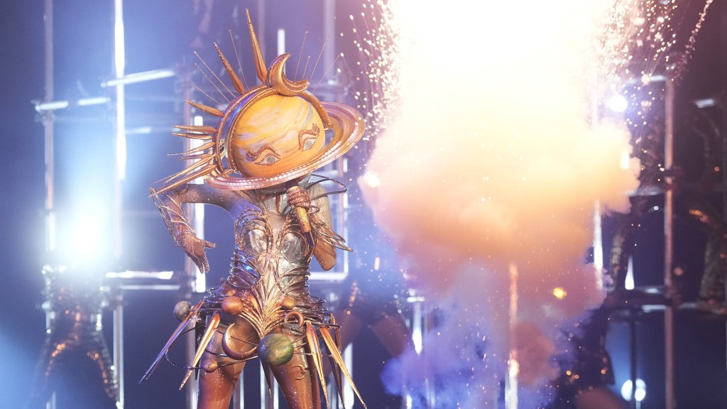 ‘The Masked Singer’ a desemnat câștigătoarea: Galaxy Girl, deghizată în Ashlee Simpson