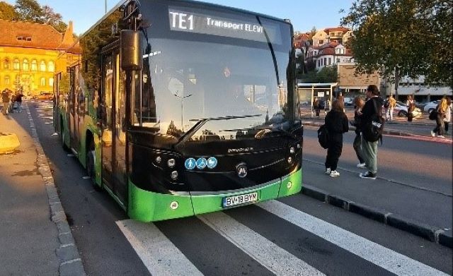 Vacanța elevilor aduce modificări în transportul public din Brașov