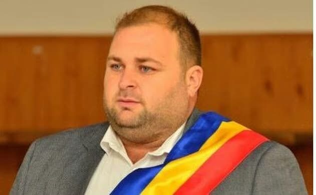 Primarul din Sânpetru de Câmpie reținut în dosar de racordări ilegale