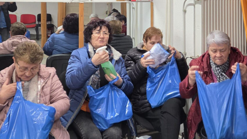 Pachete cu produse de igienă pentru vârstnici din Harghita și Covasna