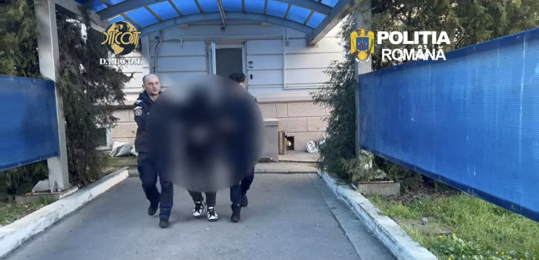 Polițist reținut pentru relații cu o minoră și pornografie infantilă