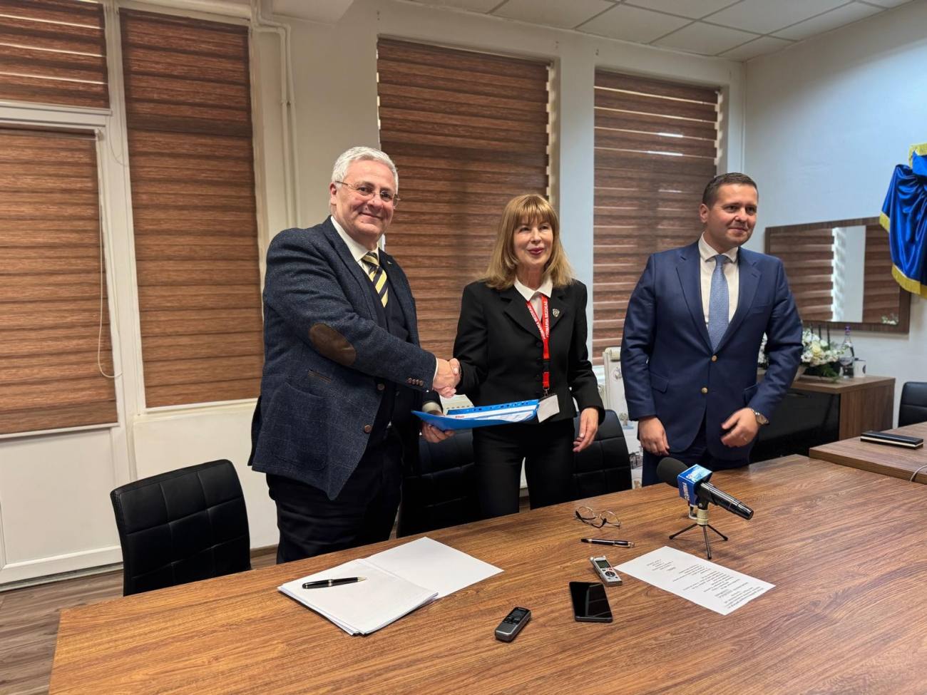 Contracte importante pentru educație și infrastructură în Dâmbovița