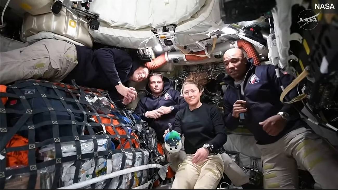 Cei patru astronauți de pe Orion împărtășesc mesaje din spațiu