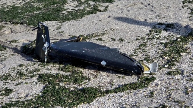 Fragmente de dronă descoperite pe plaja din Tuzla