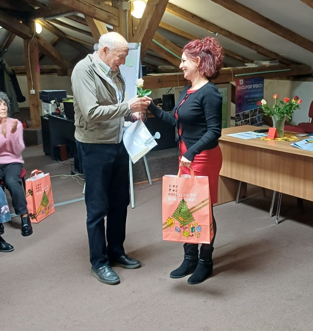 Tudor Opincă, la 97 de ani, devine absolvent de competențe digitale