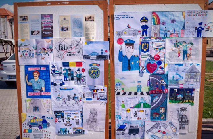 Copiii îi omoară de emoție pe polițiști prin desene și mesaje