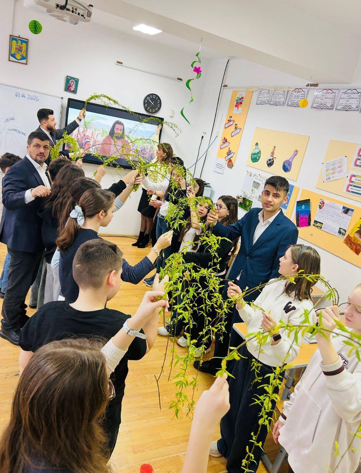 Elevii din Târgoviște sărbătoresc Floriile prin activități educaționale