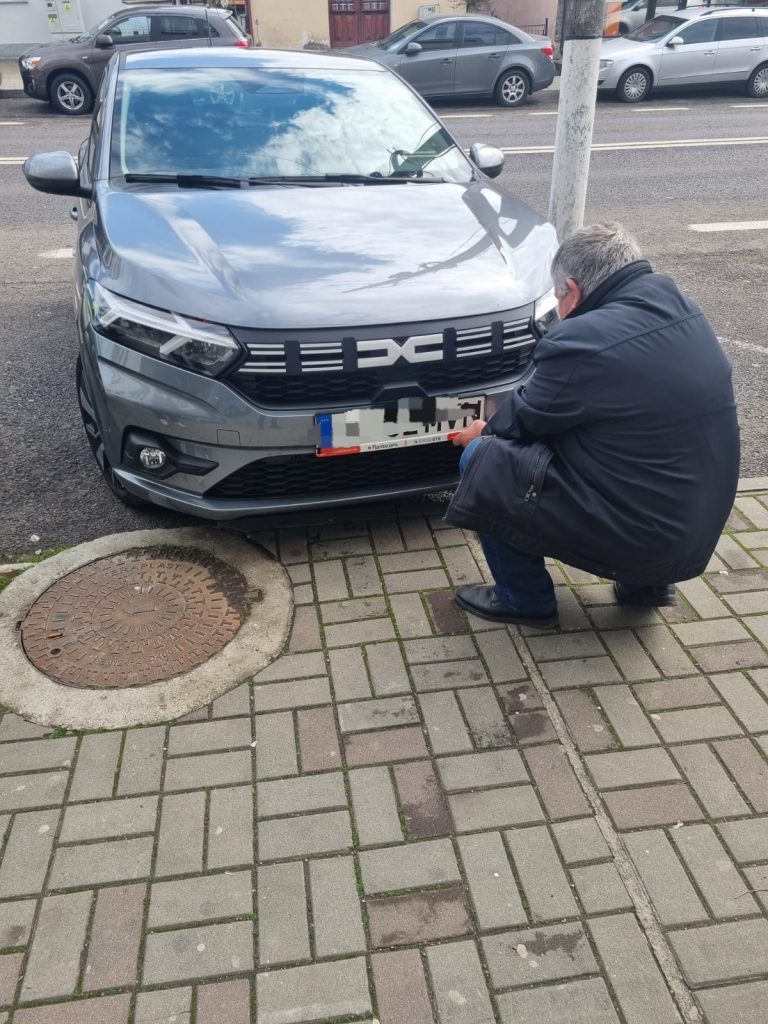 Un bărbat din Râmnicu Vâlcea prins transportând persoane ilegal