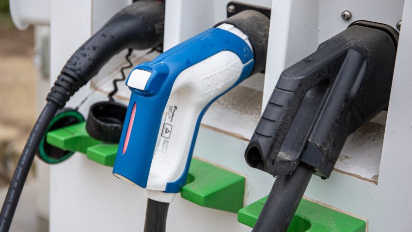 Sancțiuni pentru ocuparea abuzivă a locurilor de încărcare a vehiculelor electrice