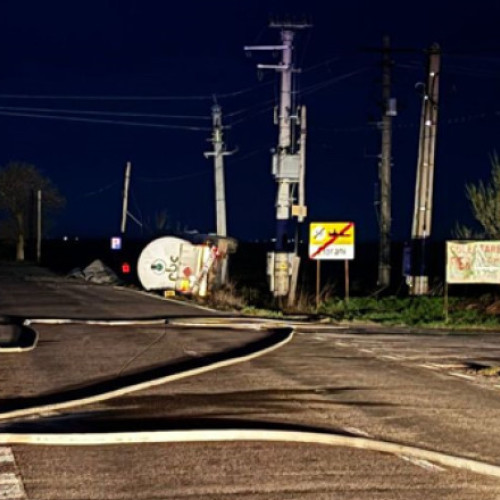 Accident rutier grav în Prahova: cisternă cu GPL s-a răsturnat