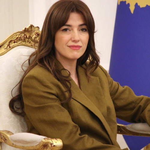 Albulena Haxhiu devine președintă interimară a Parlamentului din Kosovo