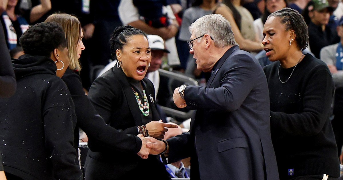 Aleo de foc între Geno Auriemma și Dawn Staley după victoria Gamecocks