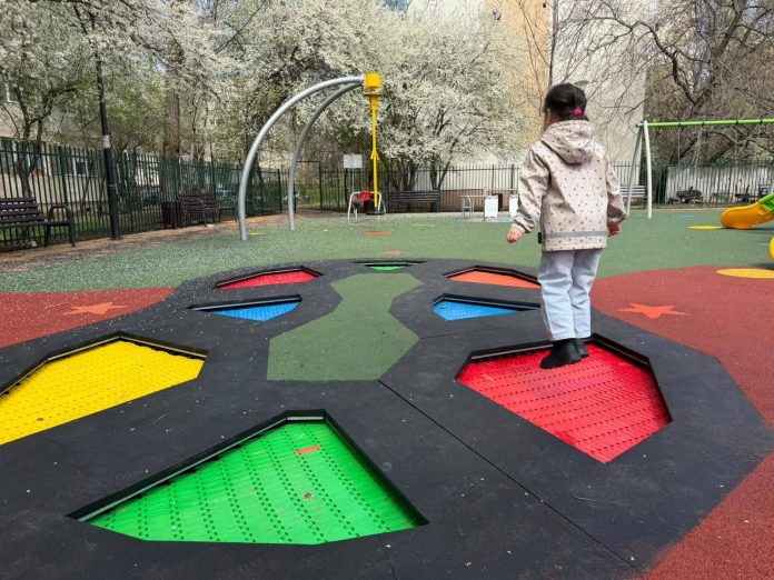 Un nou loc de joacă modern inaugurat în Sectorul 6 al Capitalei