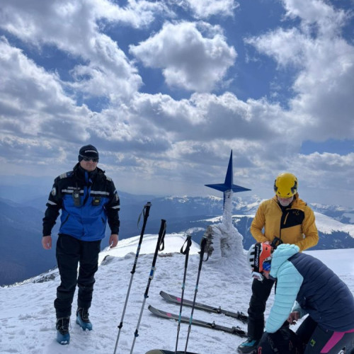 Primăvara întâmpină zăpada pe crestele Munților Rodnei