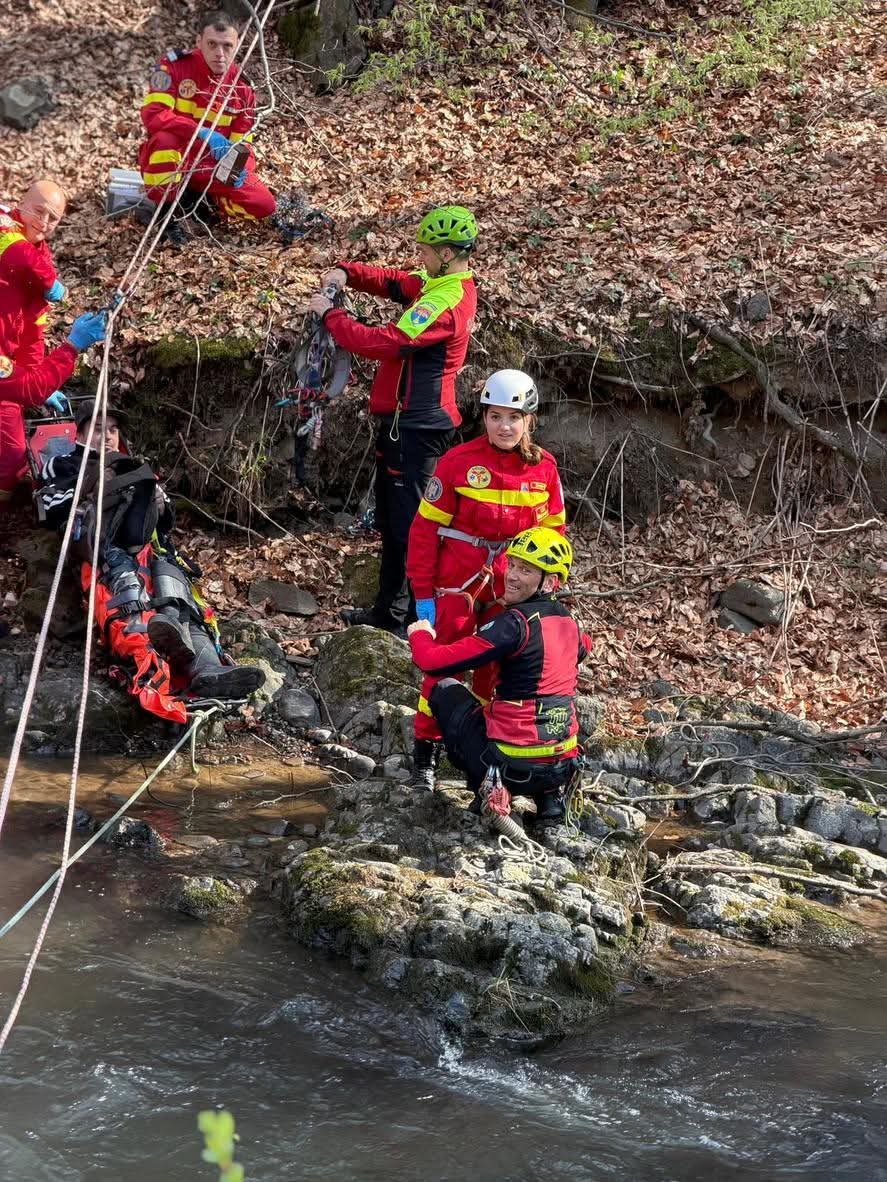 Bărbat salvat de salvamontiști după un accident în Maramureș
