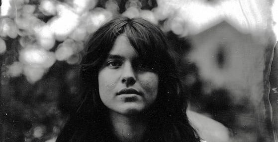 Un muzician folk a devenit țintă pentru falsuri generate de AI și un troll al drepturilor de autor