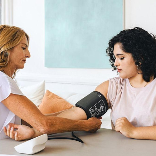 Adulții tineri cu hipertensiune se confruntă cu un risc mai mare de boli cardiovasculare și renale