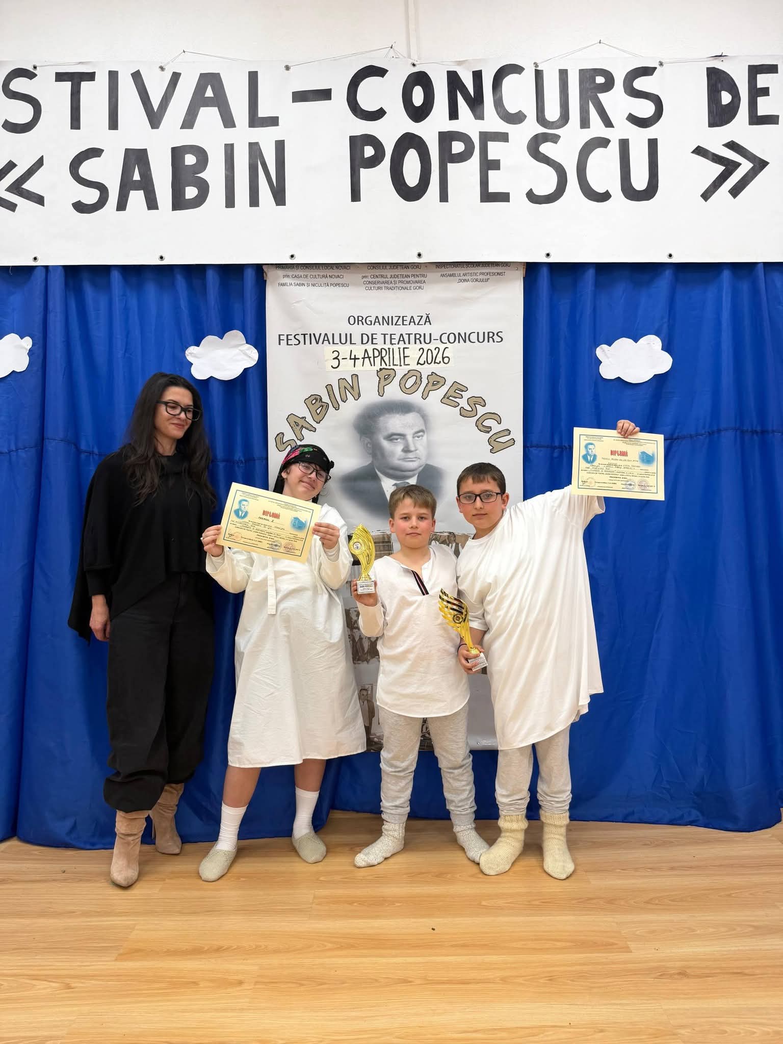Elevii liceului din Târgu Jiu câștigă marele premiu la un festival de teatru