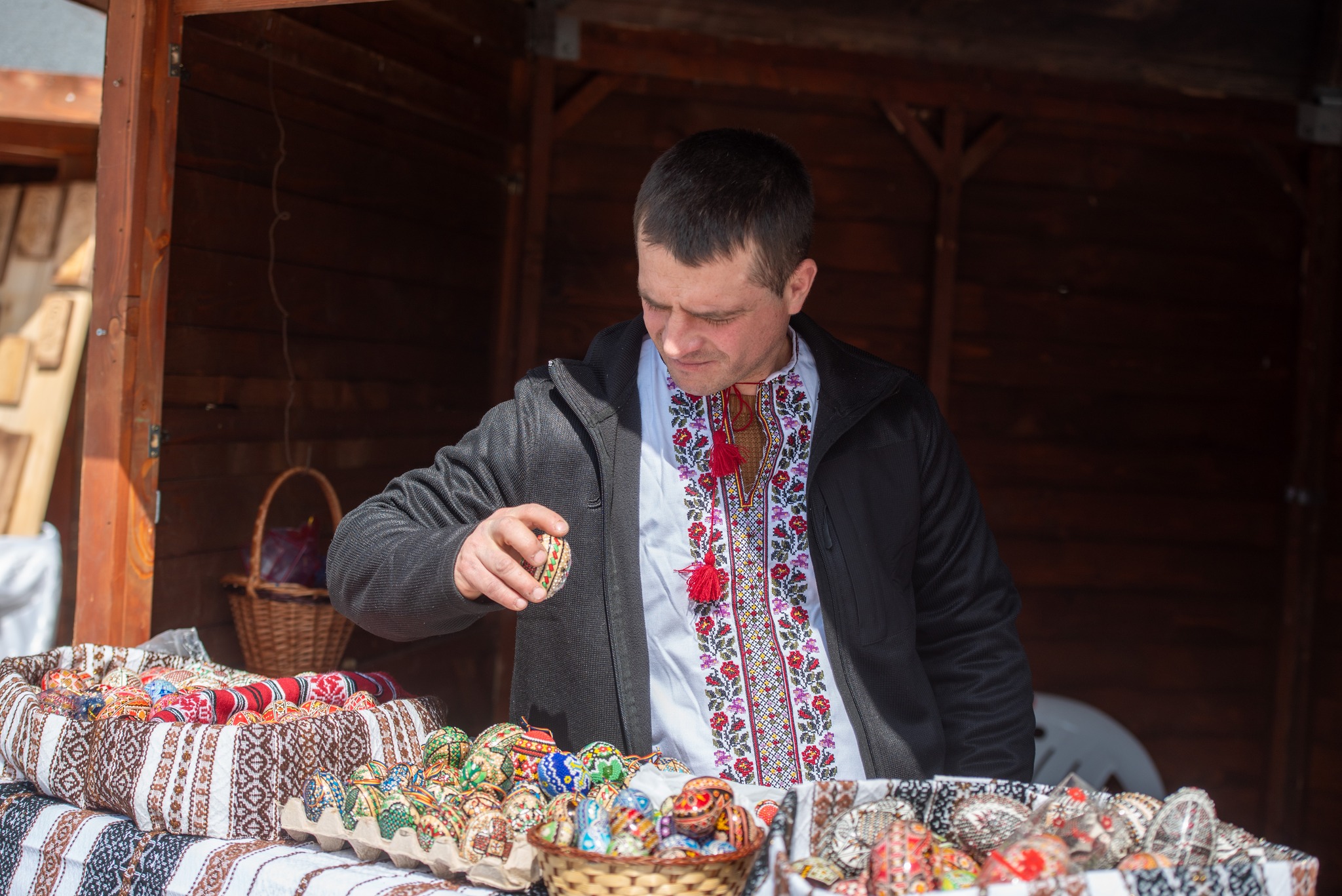 Târgul ouălor încondeiate aduce spiritul Paștelui la Vaslui