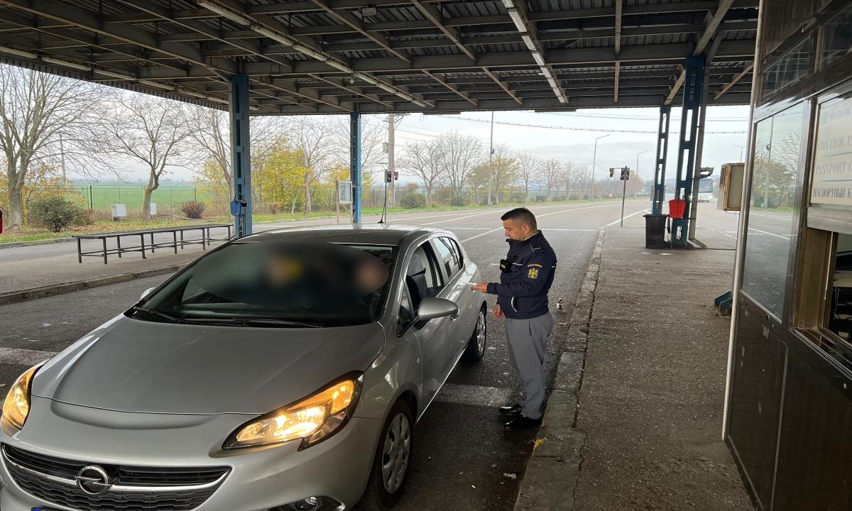 Falsificator prins la frontieră cu documente false pentru Marea Britanie