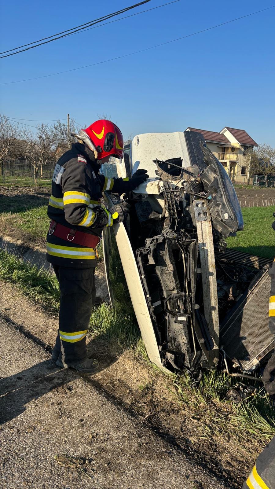 Accident pe E85 în comuna Secuieni: șoferul a scăpat fără răni