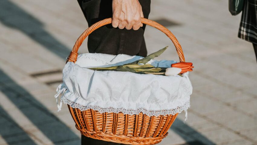 Românii cheltuie mai puțin de Paște decât de Crăciun, dar stresul financiar crește