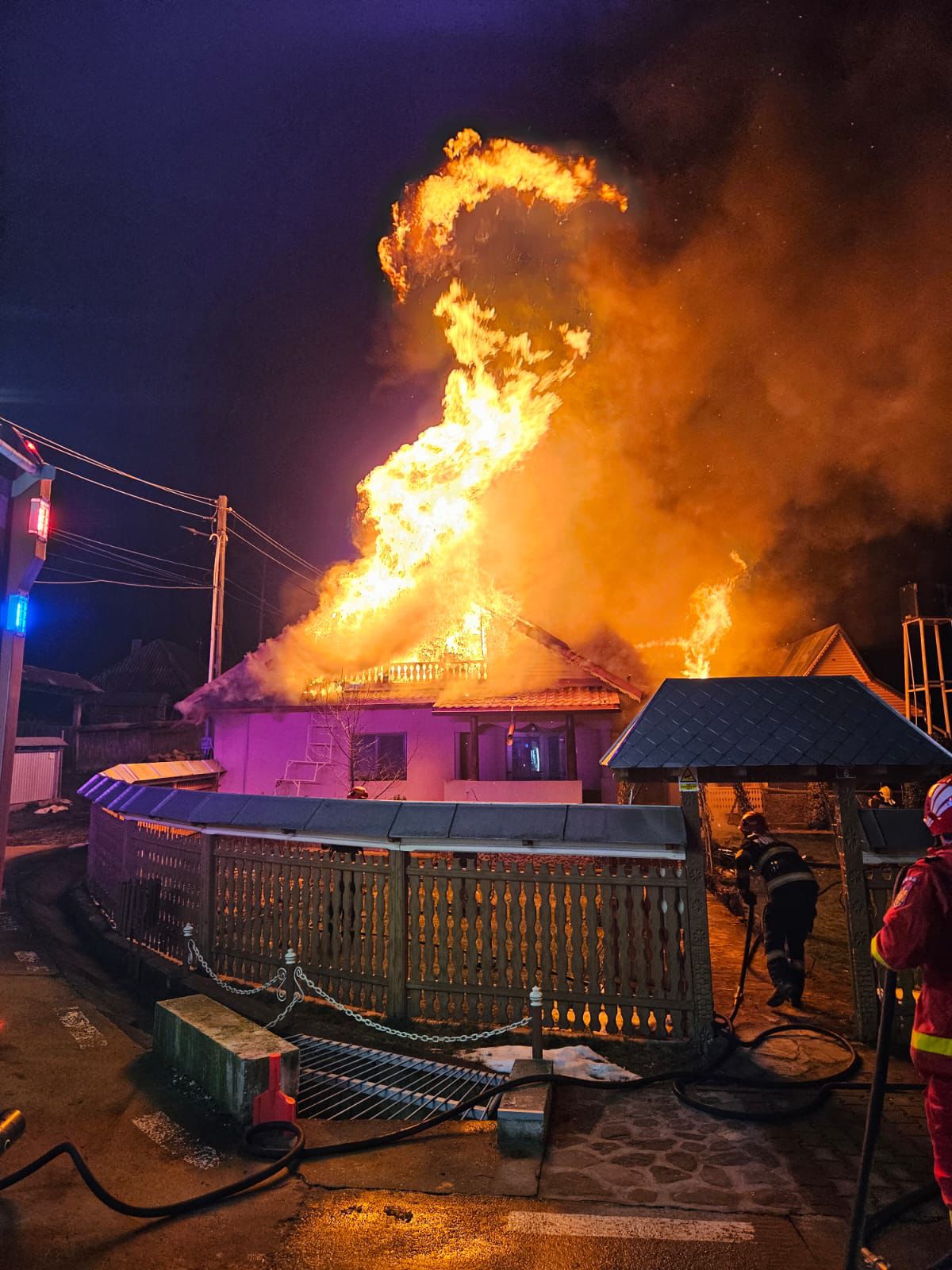 Incendiu la acoperiș în Valea Ursului din cauza coșului de fum