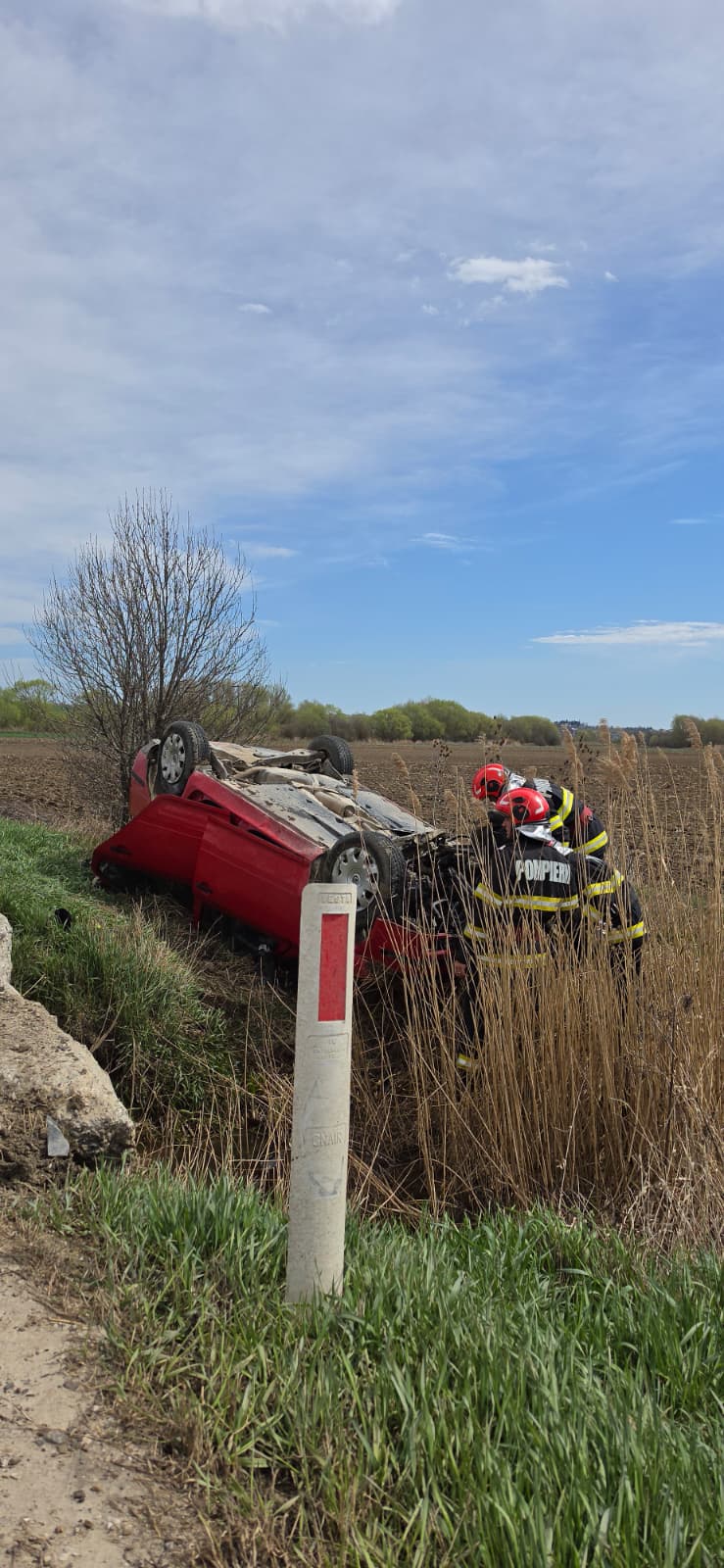 Accident pe DN 15D la Dulcești: Șoferul transportat la spital