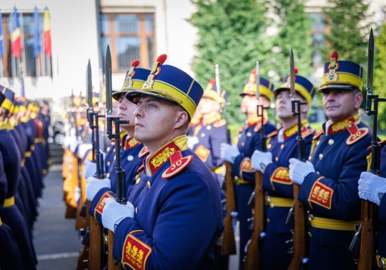 România sărbătorește Ziua NATO prin ceremonii militare solemne
