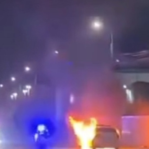 Incendiu la o mașină de poliție în Iași, sindicaliștii trag un semnal de alarmă