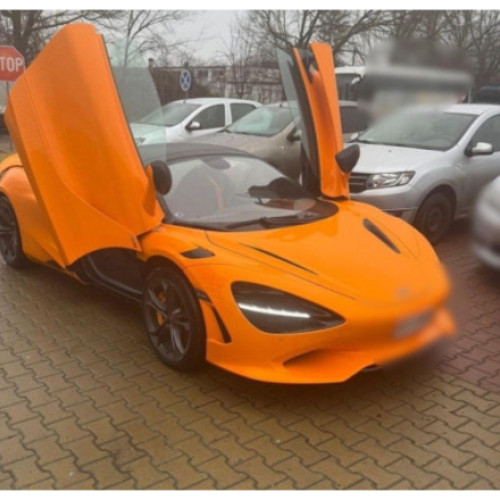 Cetățeni francez și belgian, acuzați de import ilegal de mașini de lux în România