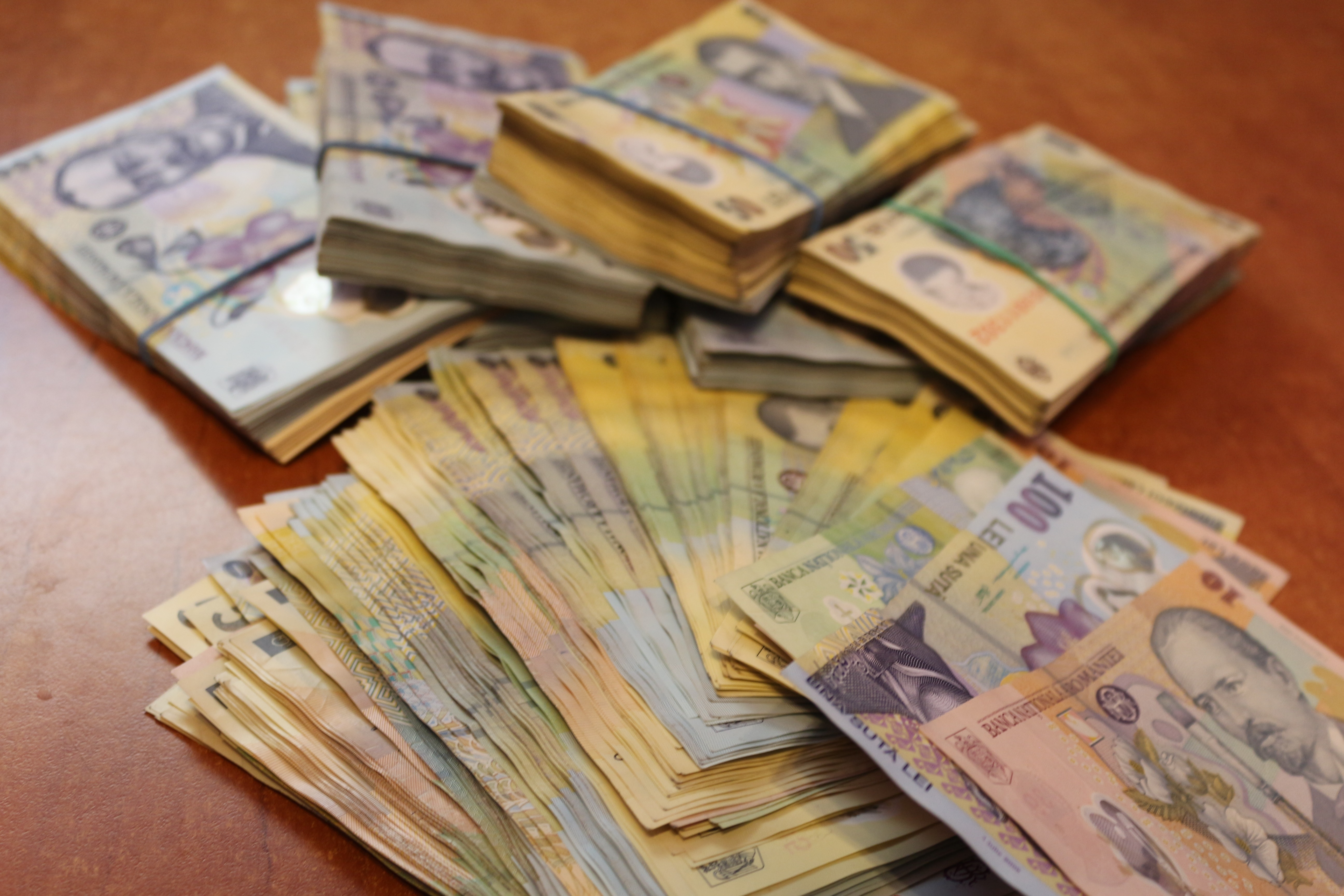 Ședința BNR aduce așteptări de stabilitate în fața inflației și recesiunii globale