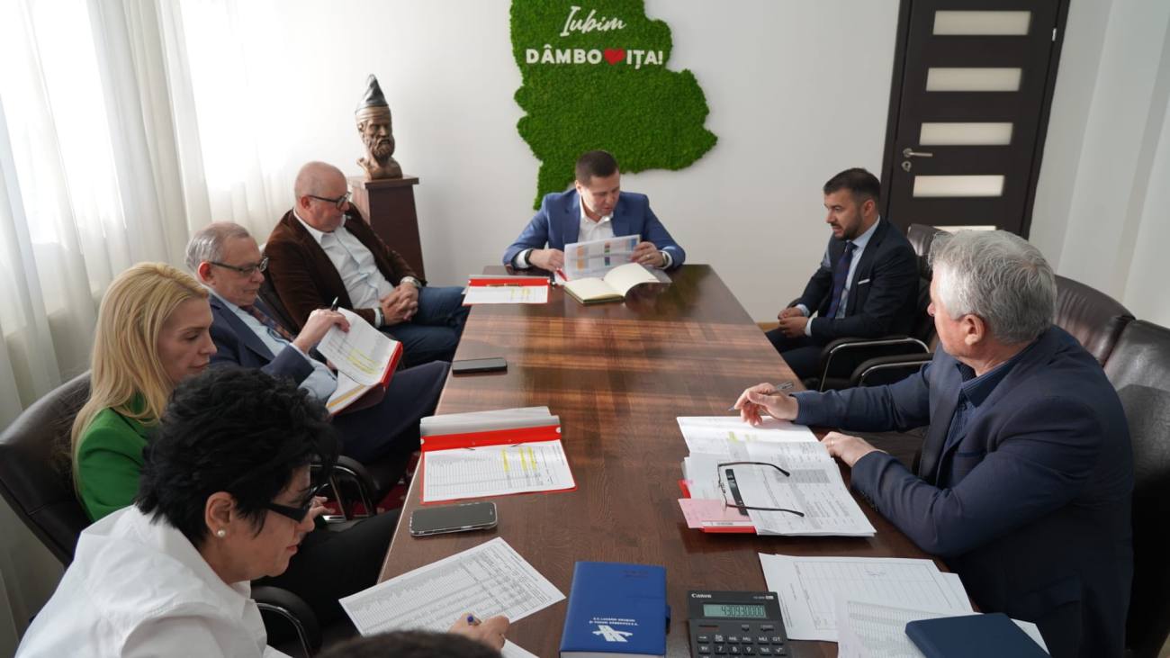 Consultări între Consiliul Județean Dâmbovița și primari pentru alocarea fondurilor