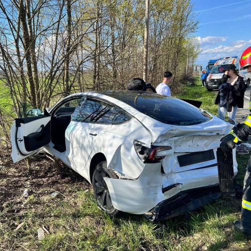 Accident grav pe DN 66, patru persoane rănite în urma coliziunii