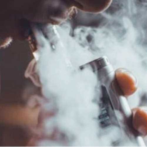 Cercetătorii avertizează: Vapingul ar putea provoca cancer pulmonar și oral